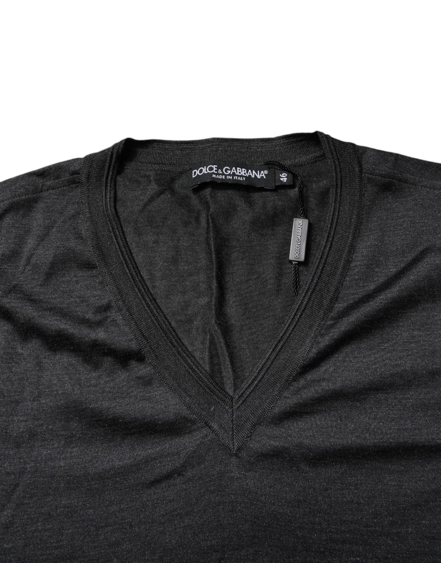 Camiseta de manga corta con cuello en V de seda gris oscuro de Dolce & Gabbana