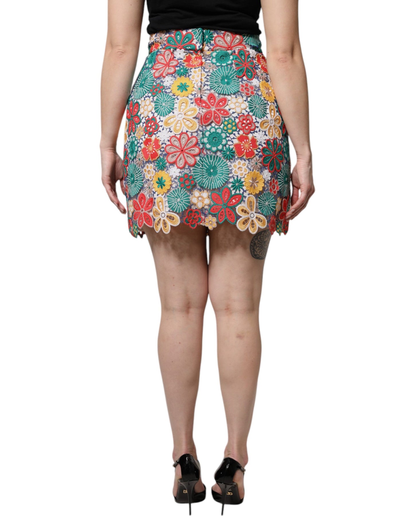 Minifalda de cintura alta con encaje floral multicolor de Dolce & Gabbana