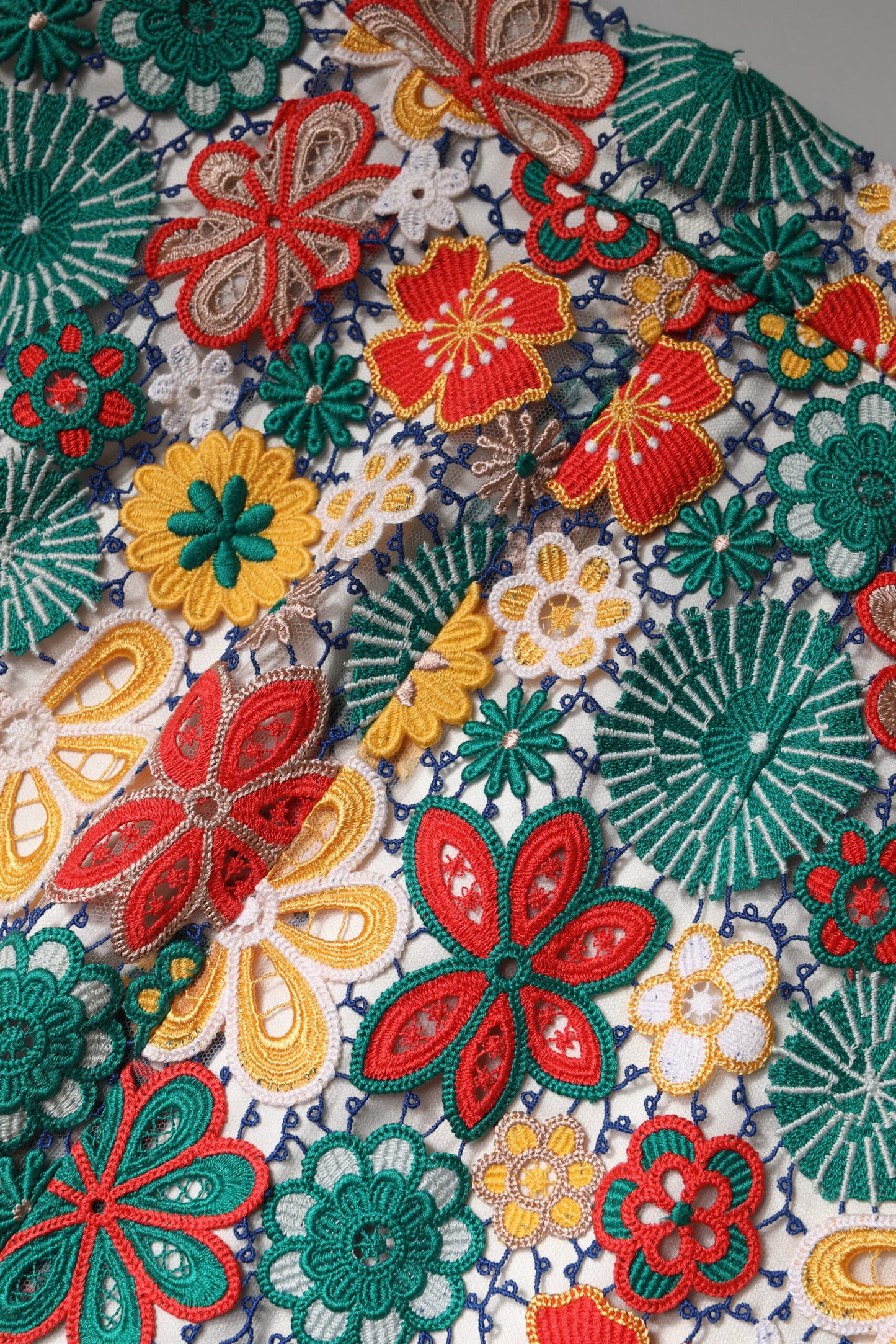 Minifalda de cintura alta con encaje floral multicolor de Dolce & Gabbana