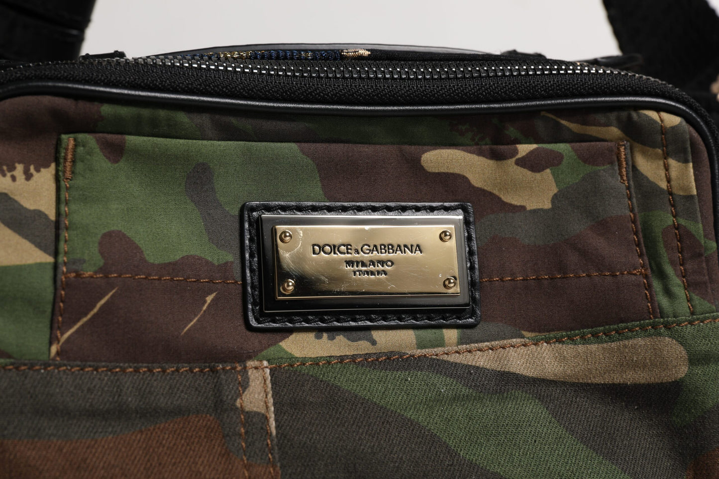 Riñonera Dolce & Gabbana con logo de patchwork y camuflaje multicolor