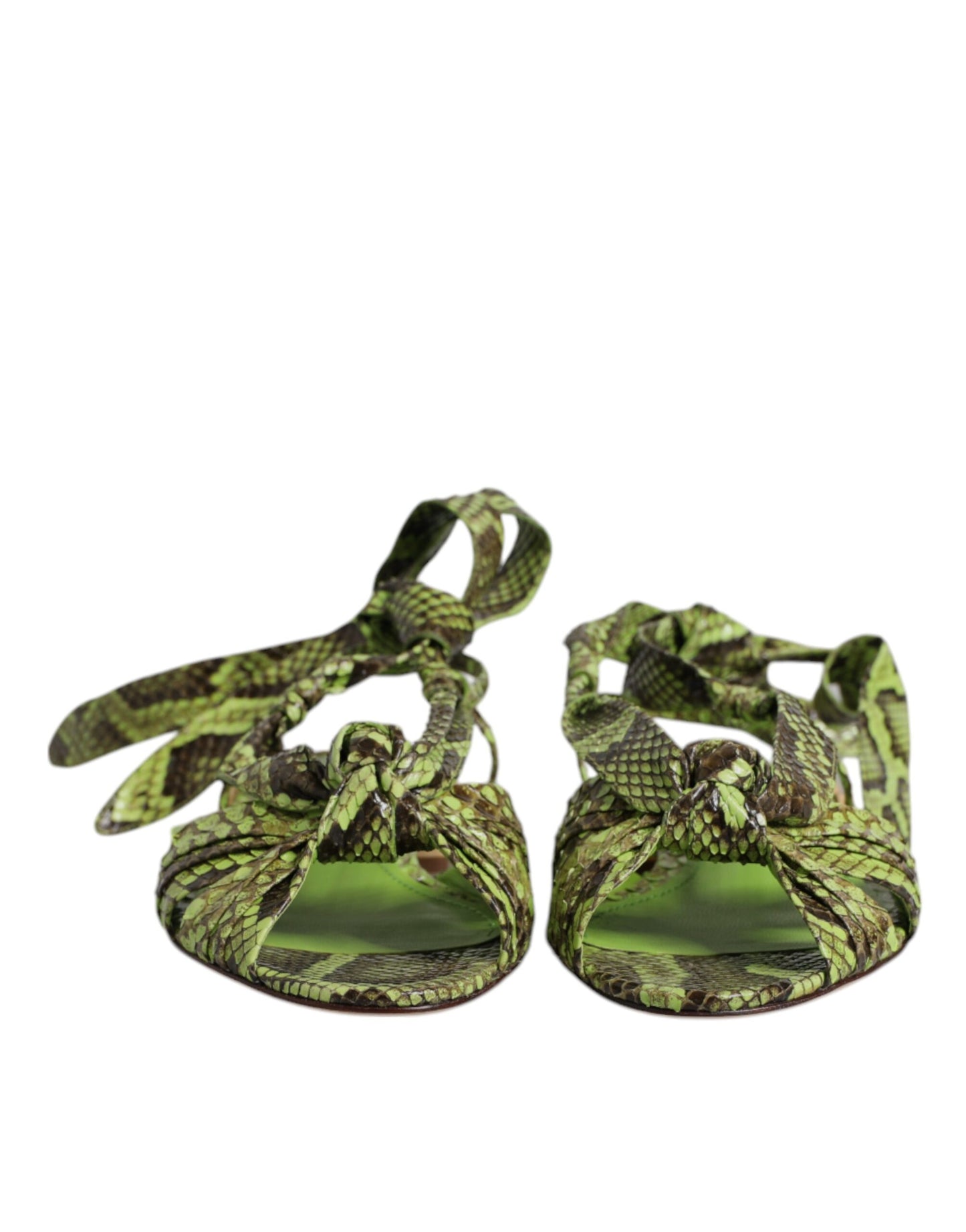 Sandalias cruzadas al tobillo con estampado animal verde de Dolce & Gabbana