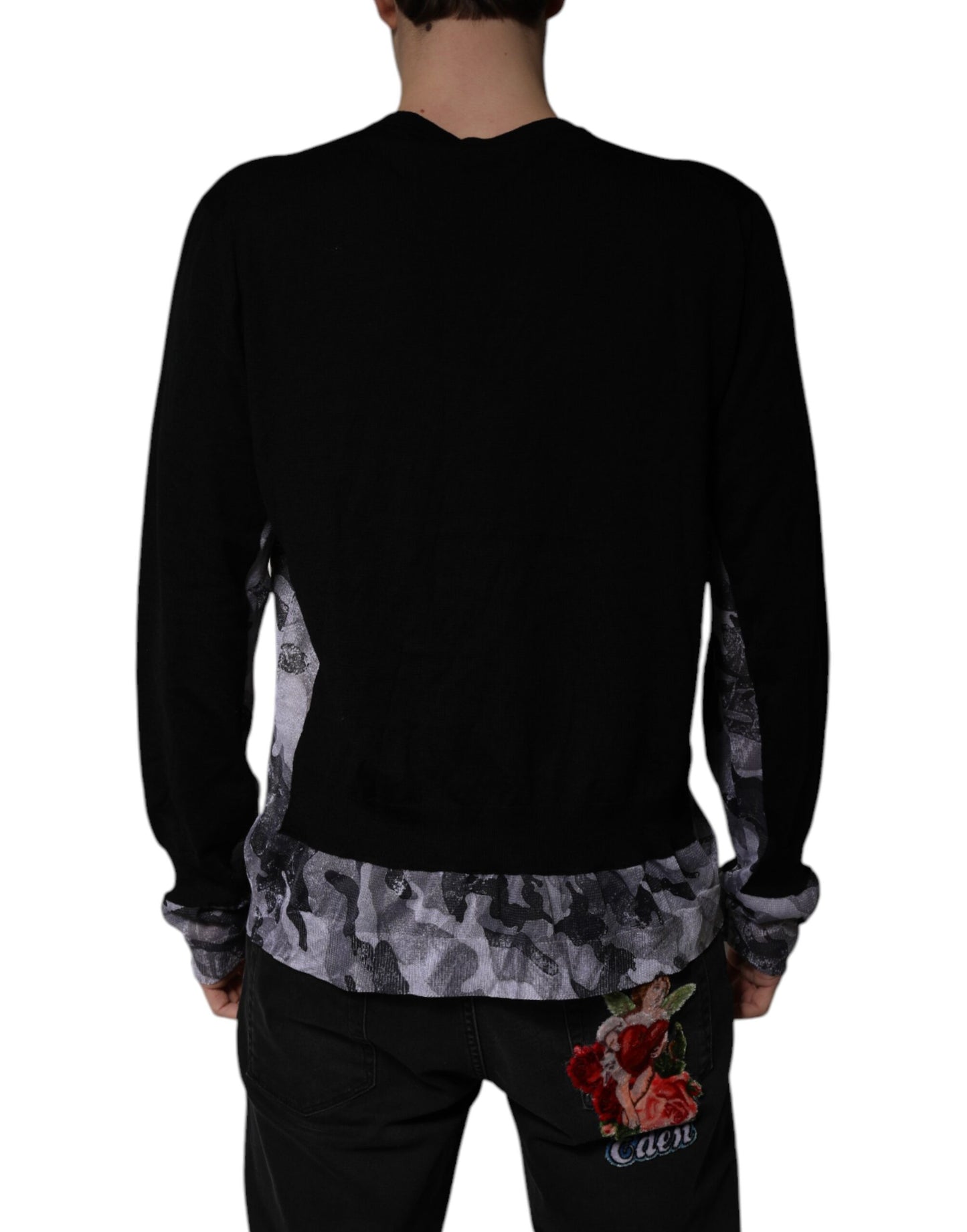Suéter negro con cuello en V y estampado de camuflaje de Dolce & Gabbana