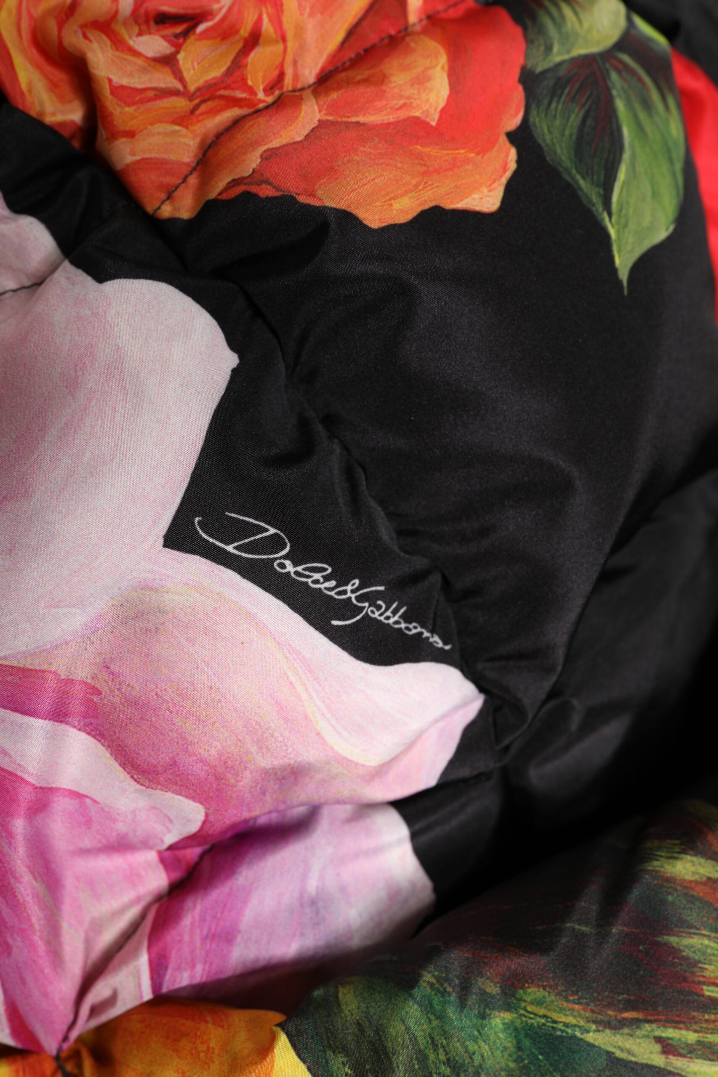Dolce & Gabbana Gorro cruzado con estampado floral negro