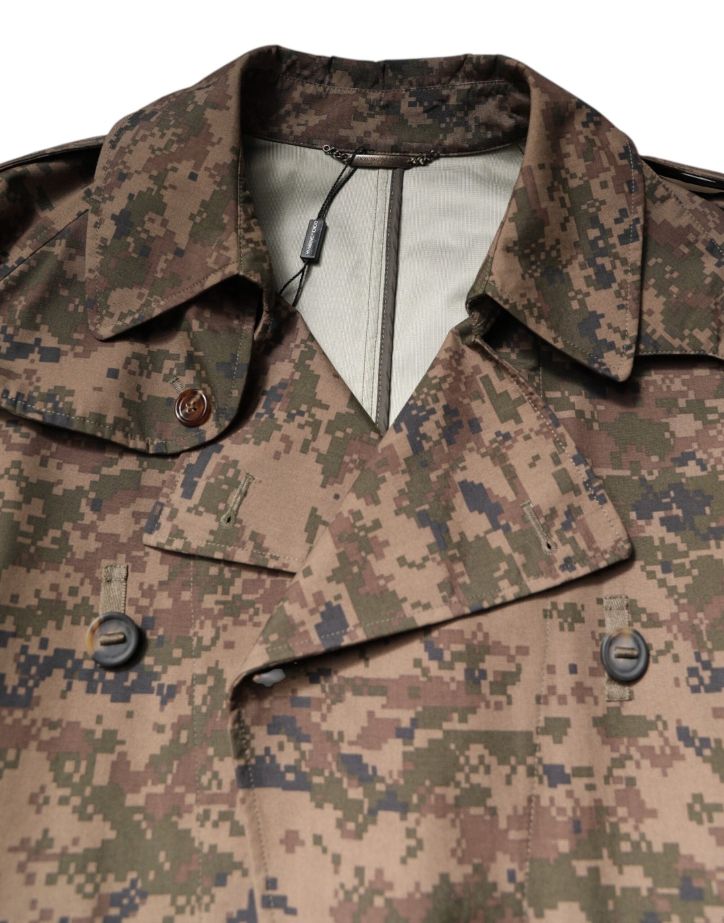 Chaqueta cruzada con estampado de camuflaje multicolor de Dolce & Gabbana