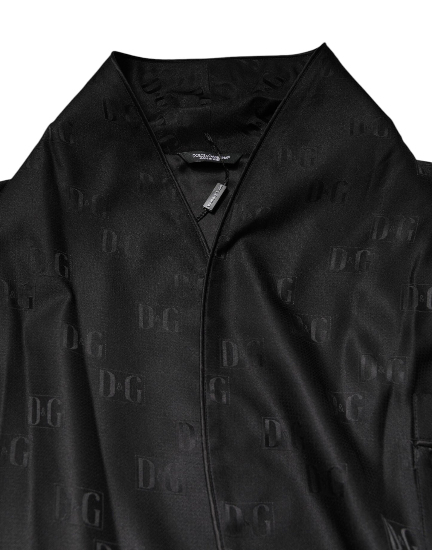 Chaqueta y abrigo tipo bata cruzada de seda negra con logotipo DG de Dolce & Gabbana para hombre