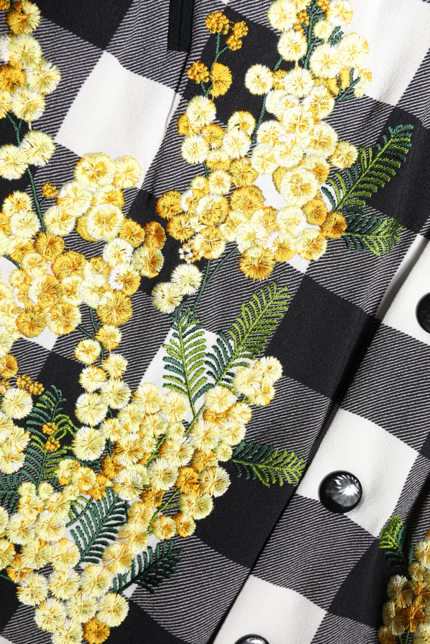 Chaqueta con botones y estampado floral a cuadros blancos y negros de Dolce & Gabbana