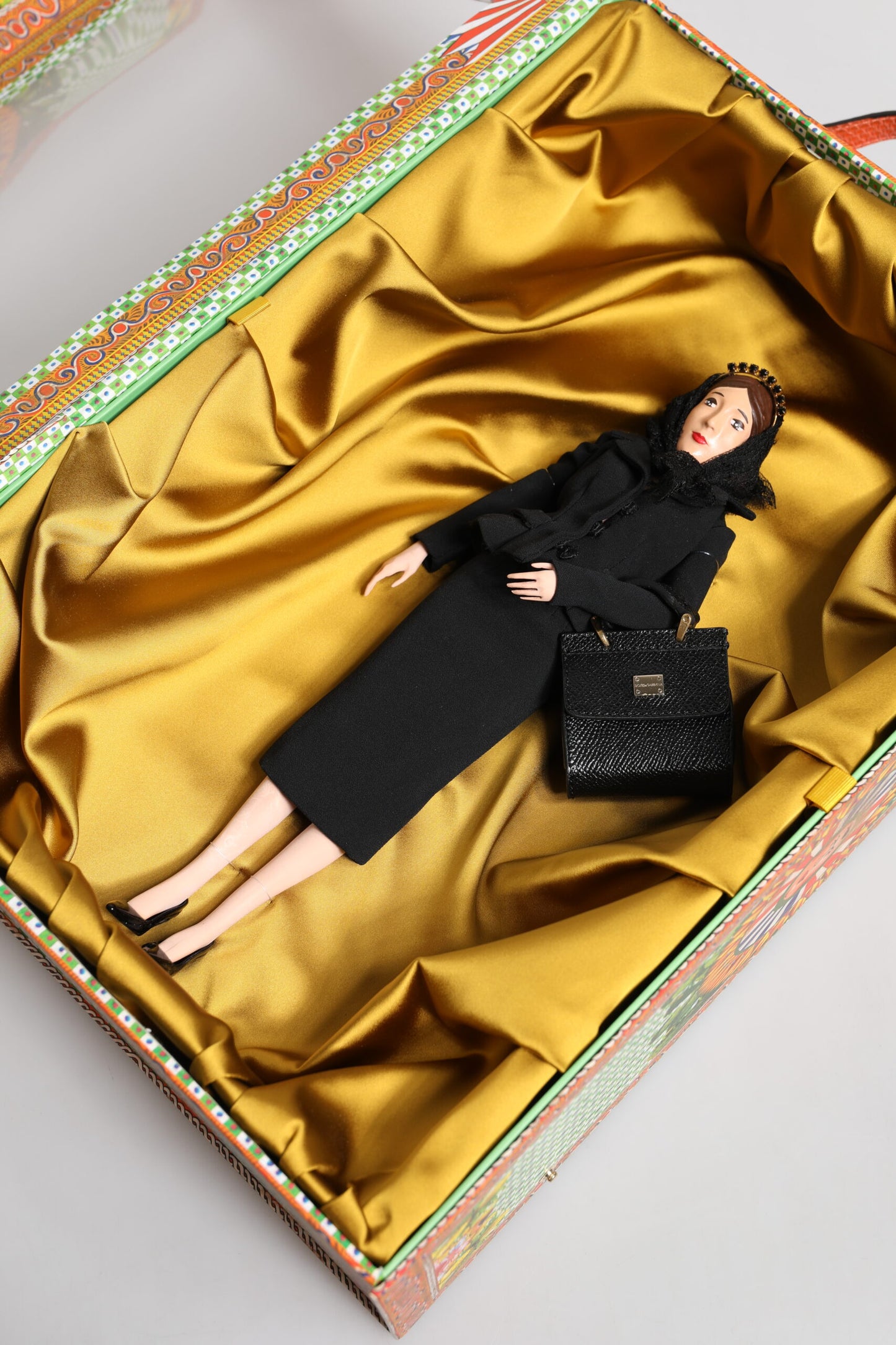Poupées Dolce & Gabbana en céramique, porcelaine, cuir et robe noire