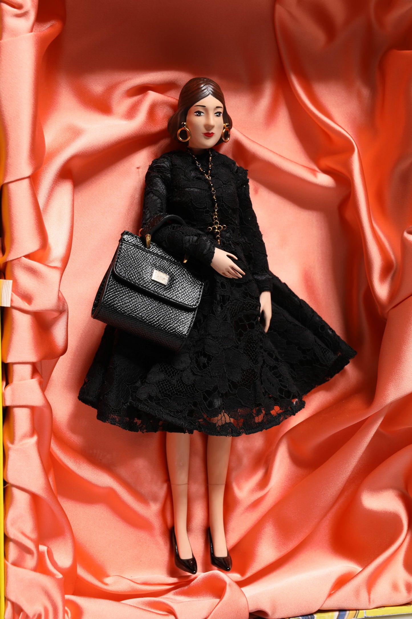 Poupées Dolce & Gabbana en céramique, porcelaine, cuir et robe noire