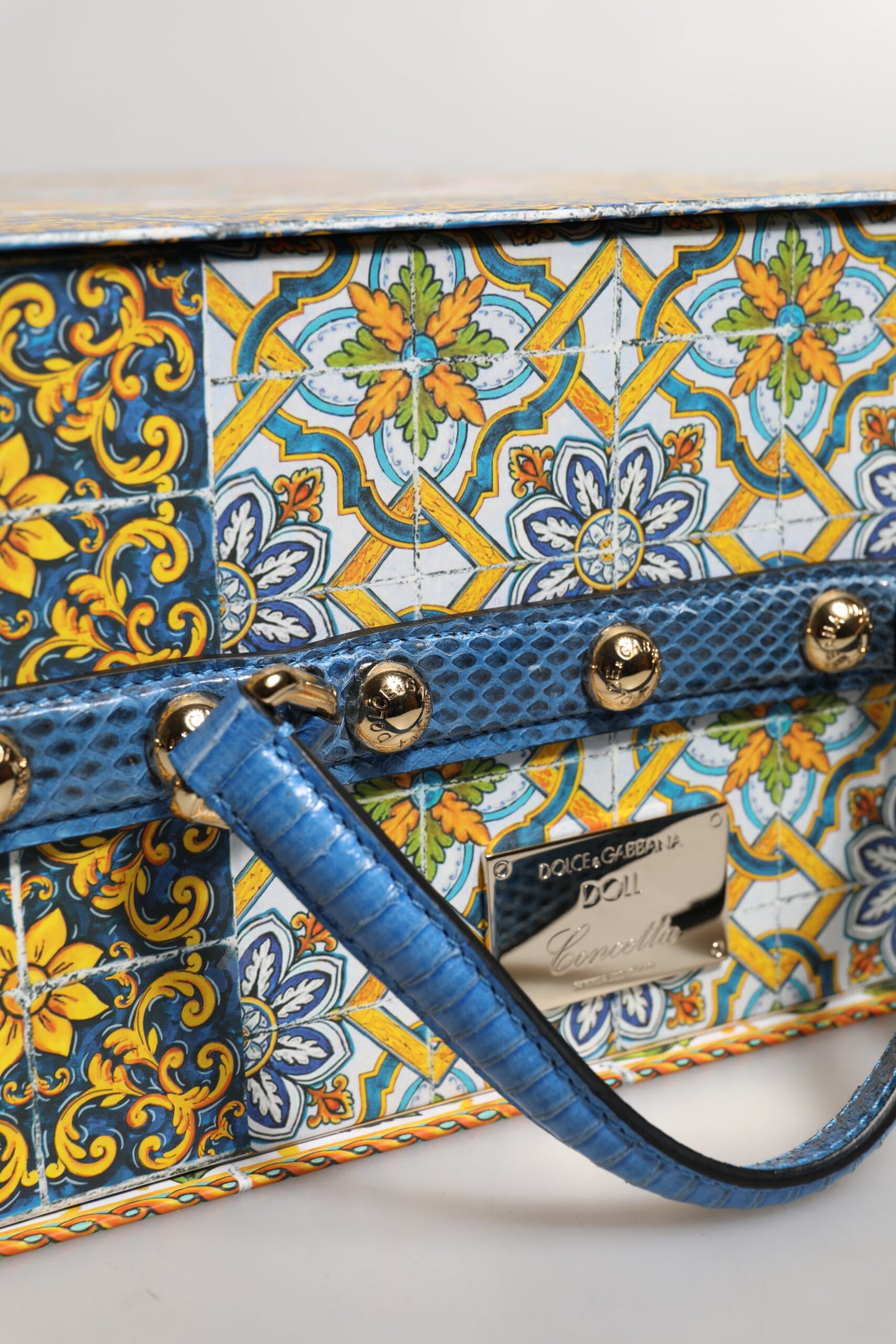 Poupées Dolce & Gabbana en céramique, porcelaine, cuir et robe noire