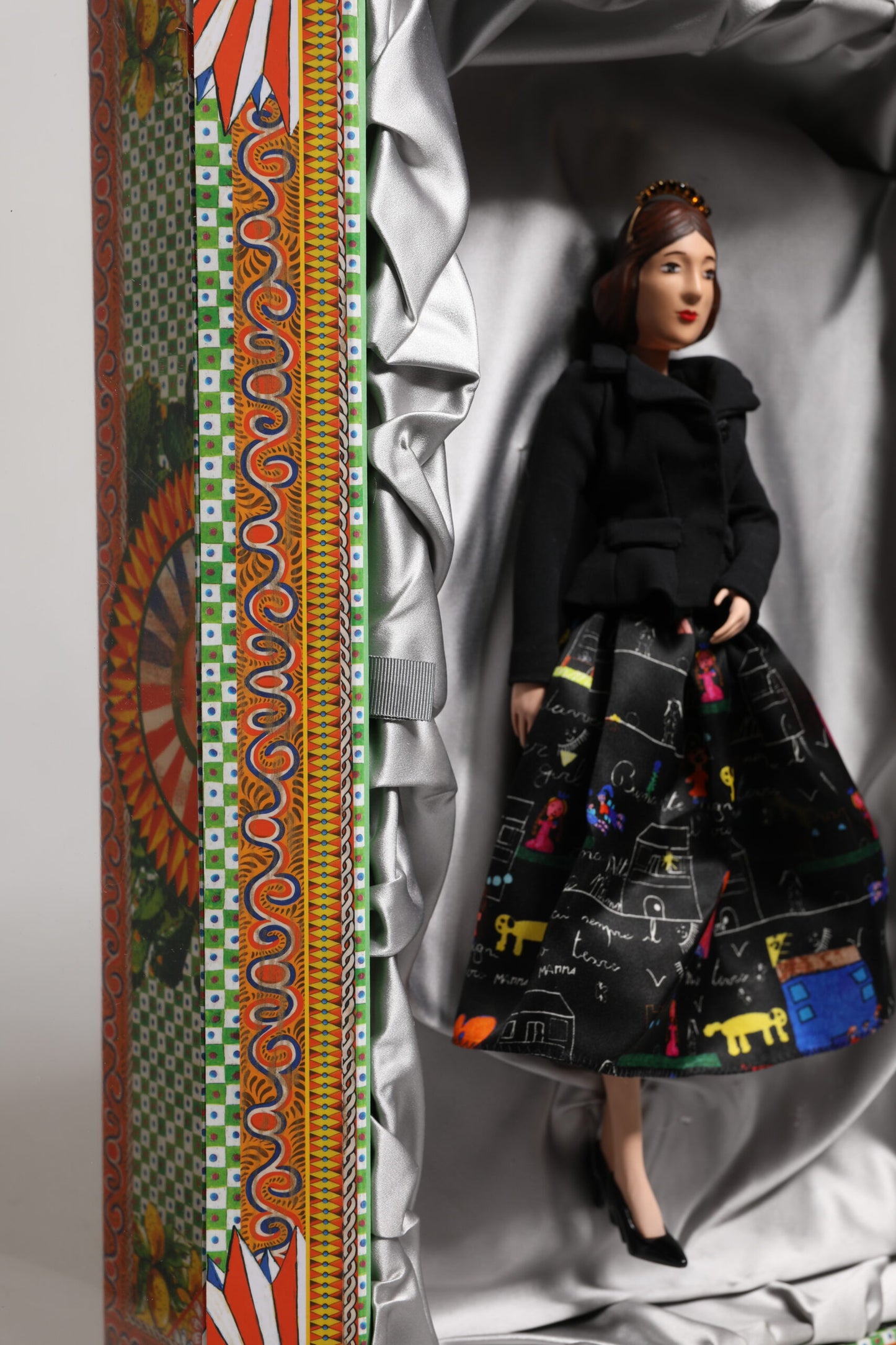 Poupées Dolce & Gabbana en céramique, porcelaine, cuir et robe noire
