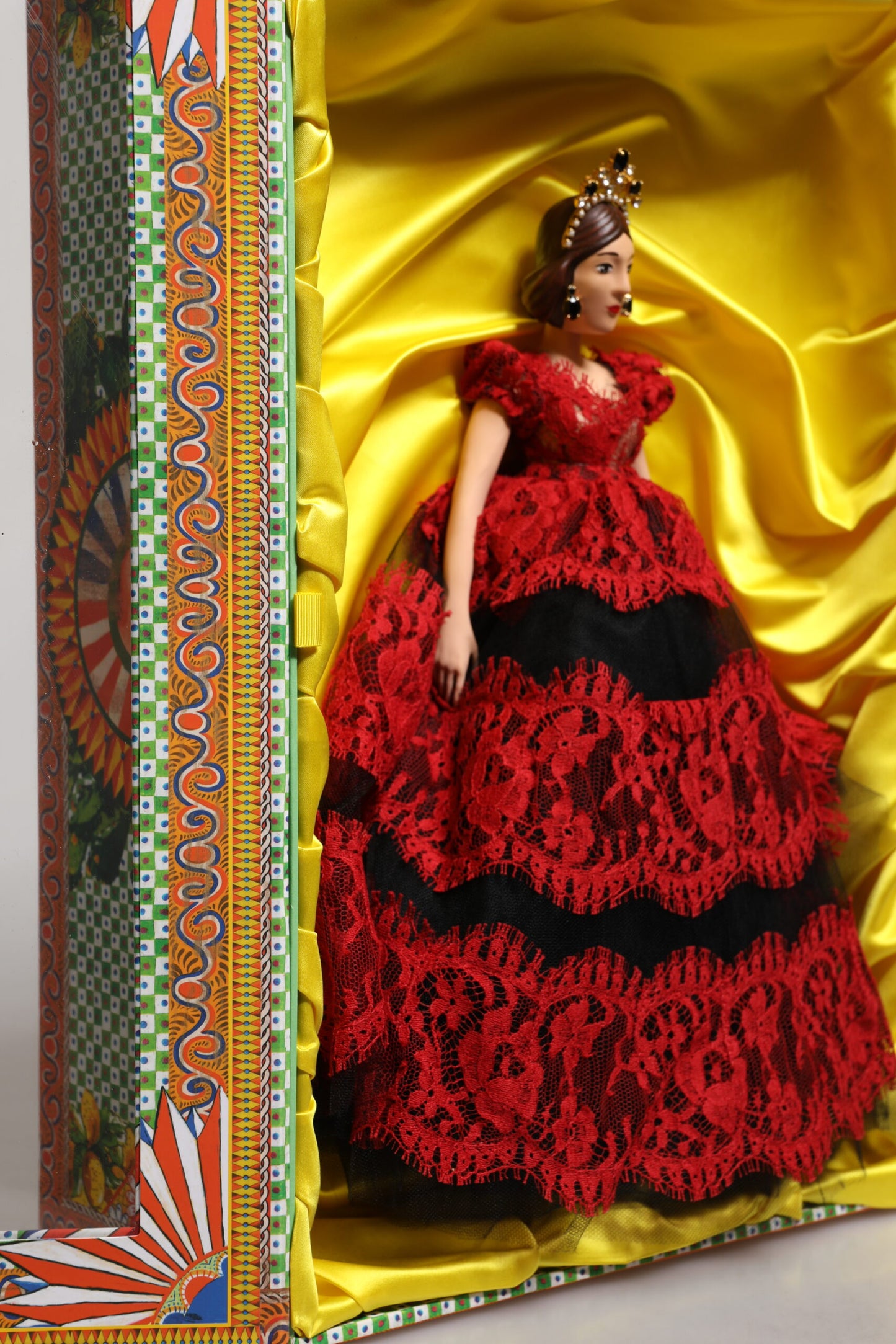 Dolce & Gabbana Robe rouge Céramique Porcelaine Boîte à mode Cuir Sicily Dolls