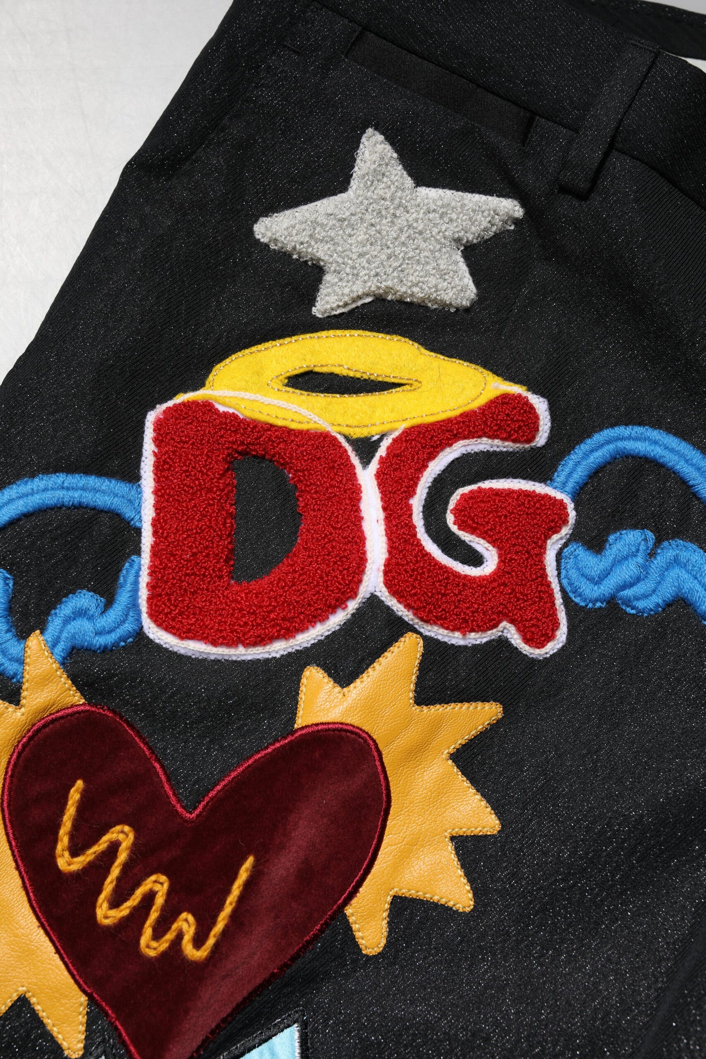 Pantalones negros con bordado gráfico de Dolce & Gabbana para hombre