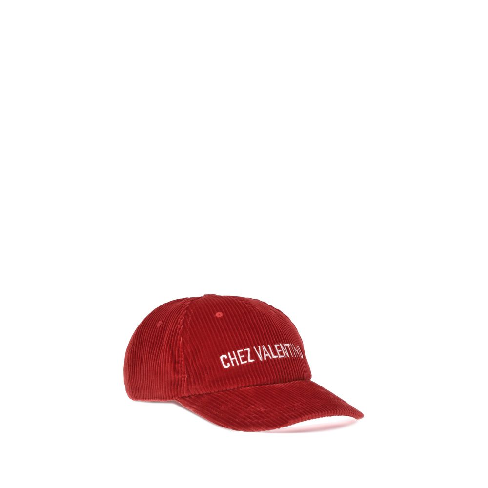 Valentino Garavani en la gorra de béisbol Valentino