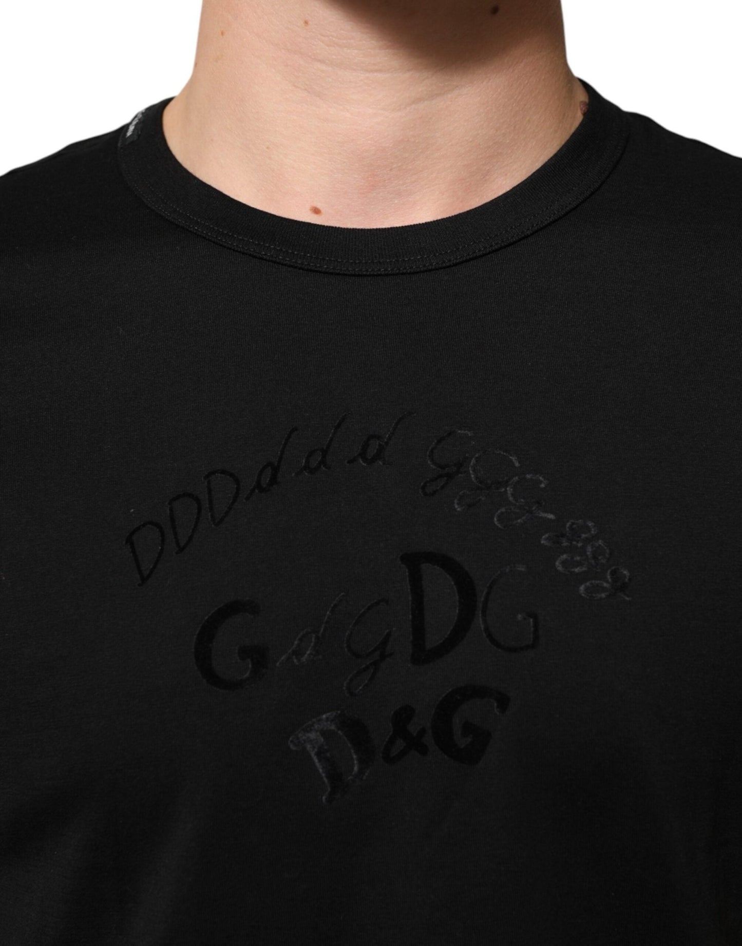 Dolce & Gabbana Black Cotton Velvet Logo Print Men T-shirt – IT44 | XS par Dolce & Gabbana | Disponible sur Sandy Store ByNet