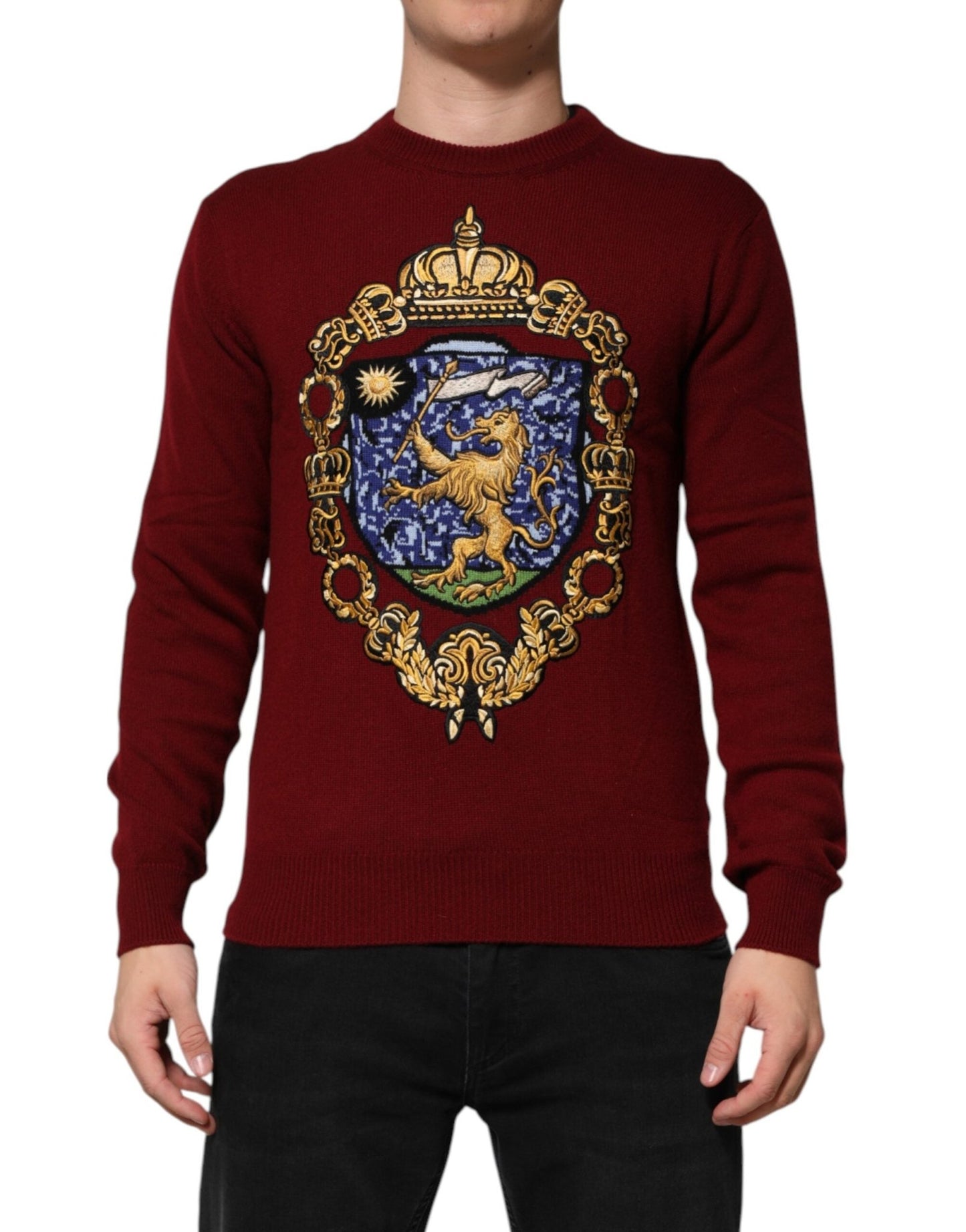 Dolce & Gabbana Burgundy Cashmere Lion Crest Pullover Sweater – IT50 | L par Dolce & Gabbana | Disponible sur Sandy Store ByNet
