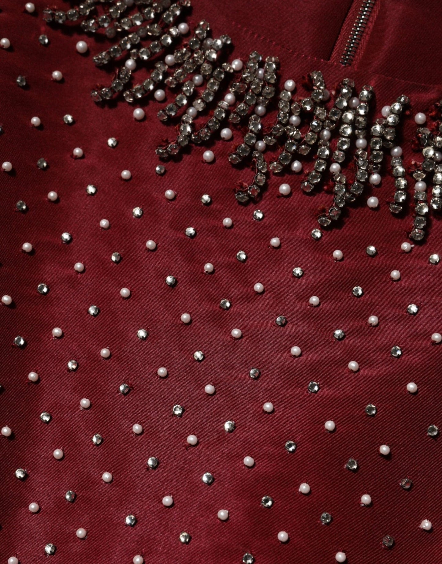 Dolce & Gabbana Burgundy Silk Beaded Evening Gown Dress – IT44 | L par Dolce & Gabbana | Disponible sur Sandy Store ByNet