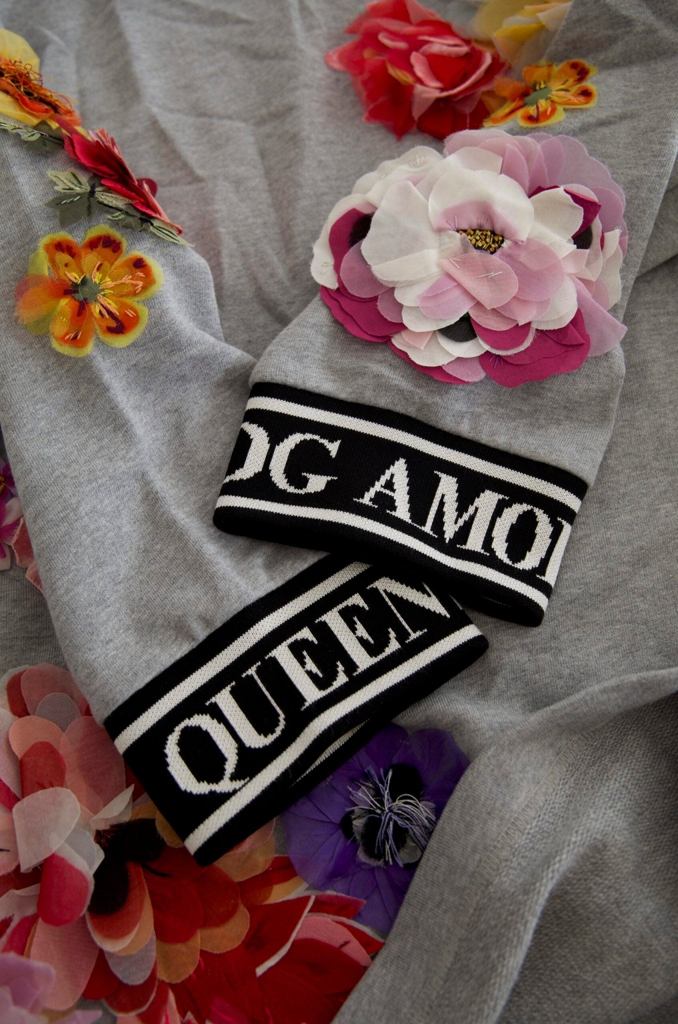 Dolce & Gabbana Gray DG Amore Queen Floral Pullover Sweater – IT36|XXS par Dolce & Gabbana | Disponible sur Sandy Store ByNet