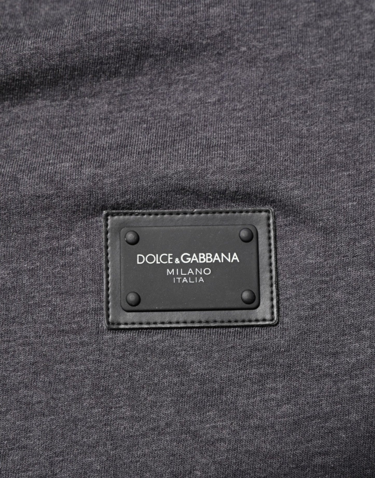 Dolce & Gabbana Grey Cotton V - Neck Logo Plaque Melange T-Shirt – IT58 | 3XL par Dolce & Gabbana | Disponible sur Sandy Store ByNet