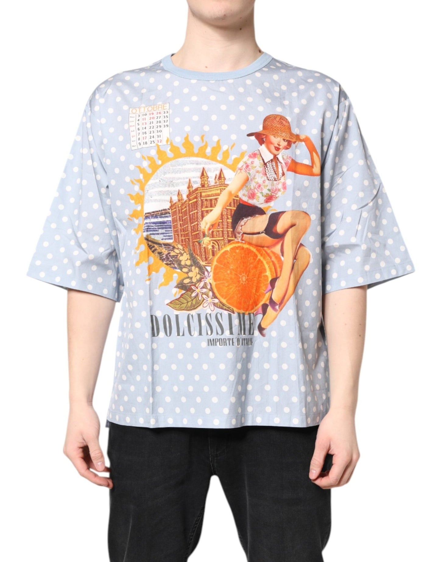 Dolce & Gabbana Light Blue Graphic Print Short Sleeve T-shirt – IT50 | L par Dolce & Gabbana | Disponible sur Sandy Store ByNet