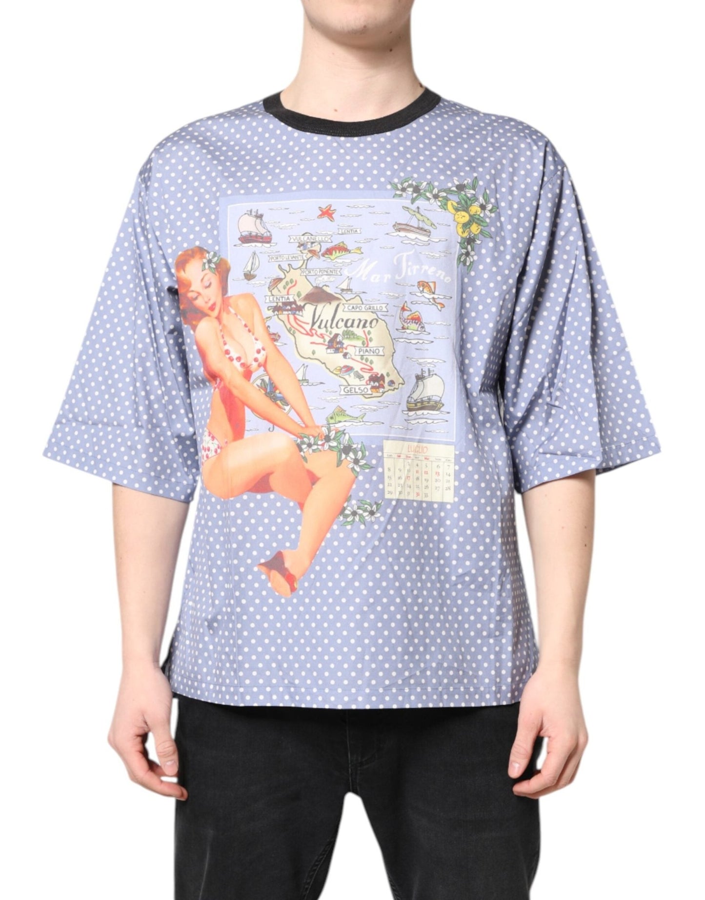 Dolce & Gabbana Light Blue Graphic Print Short Sleeve T-shirt – IT50 | L par Dolce & Gabbana | Disponible sur Sandy Store ByNet