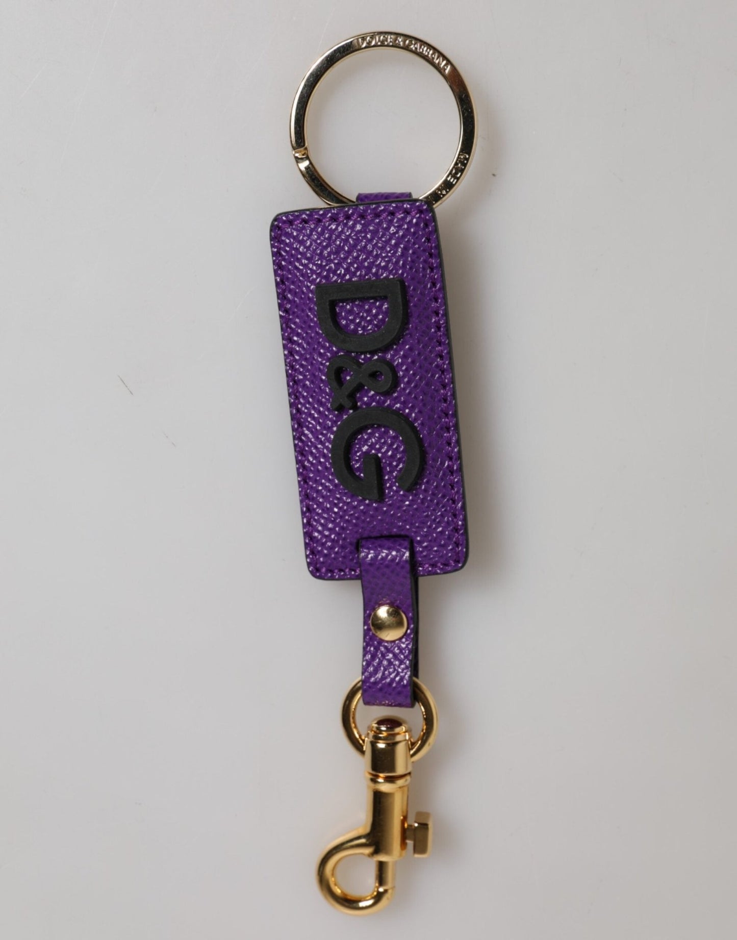 Dolce & Gabbana Purple DG Logo Leather Gold Tone Metal Keyring Keychain – par Dolce & Gabbana | Disponible sur Sandy Store ByNet