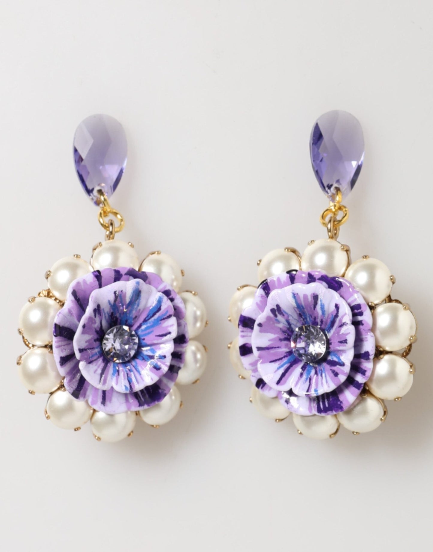 Dolce & Gabbana Purple Floral Crystal Pearl Drop Clip - On Statement Earrings – par Dolce & Gabbana | Disponible sur Sandy Store ByNet