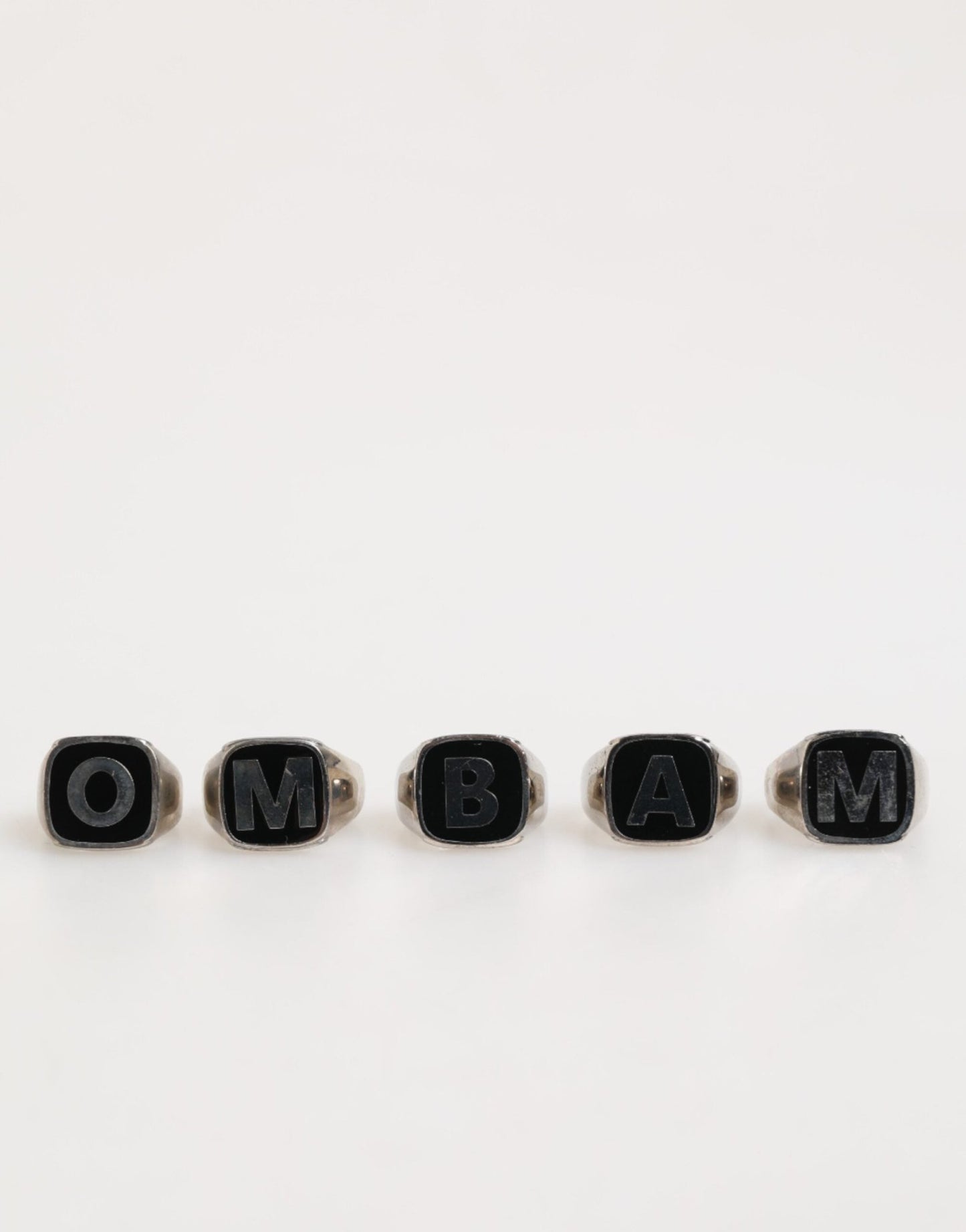 Dolce & Gabbana Silver Tone Brass Lettering Set 5 Pieces Adjustable Ring – par Dolce & Gabbana | Disponible sur Sandy Store ByNet