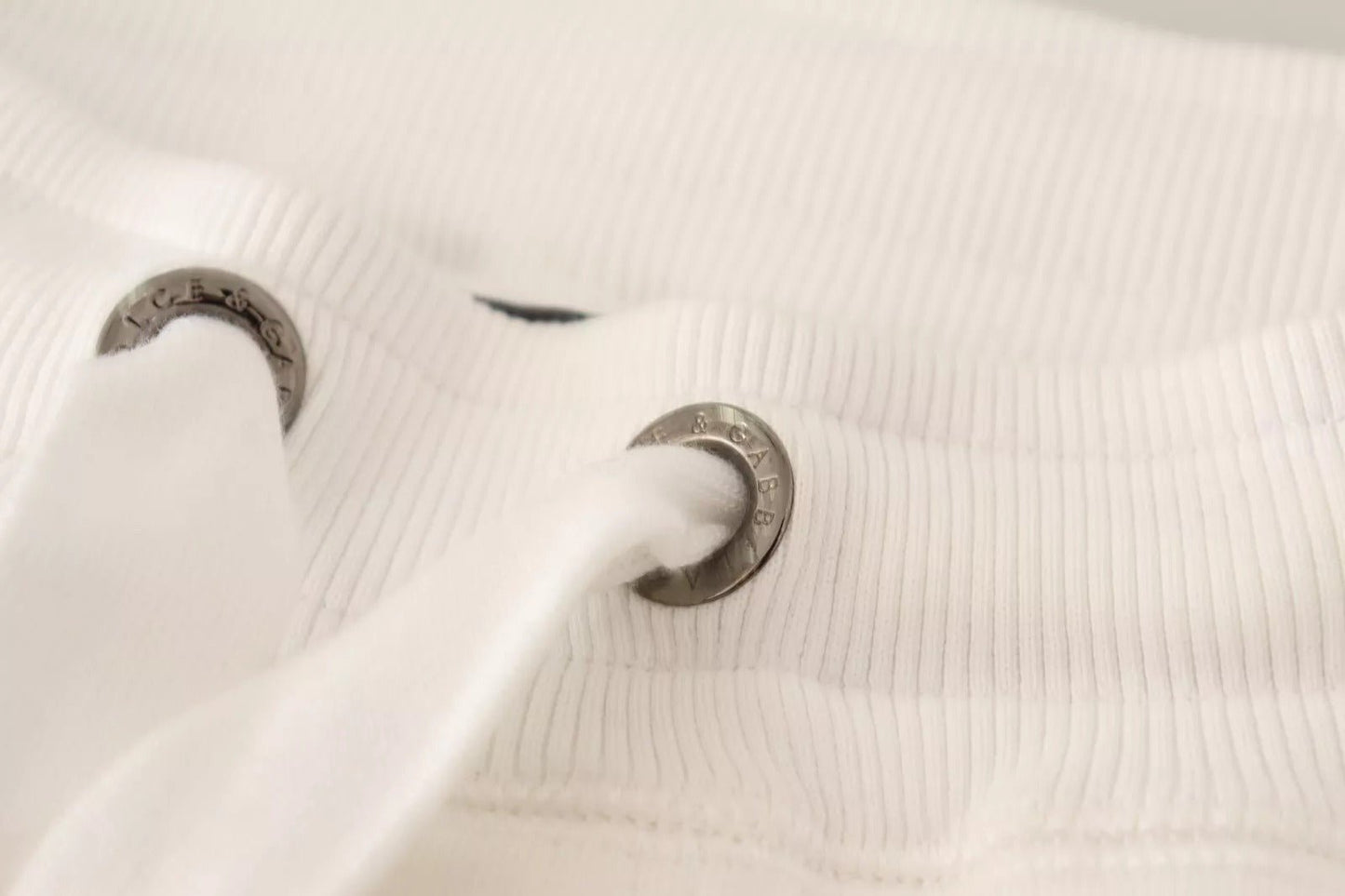 Dolce & Gabbana White Cotton Logo Patch Sweatpants Jogging Pants – IT50 | L par Dolce & Gabbana | Disponible sur Sandy Store ByNet