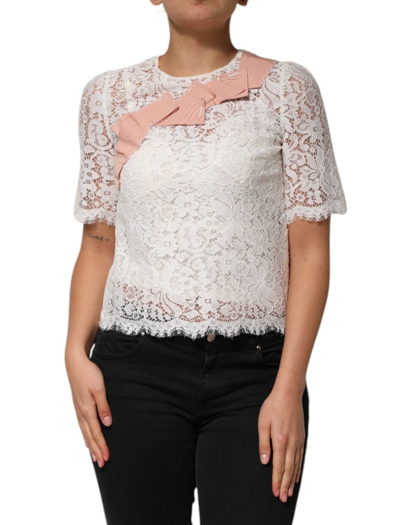 Dolce & Gabbana White Floral Lace Short Sleeves Blouse Top – IT38 | XS par Dolce & Gabbana | Disponible sur Sandy Store ByNet