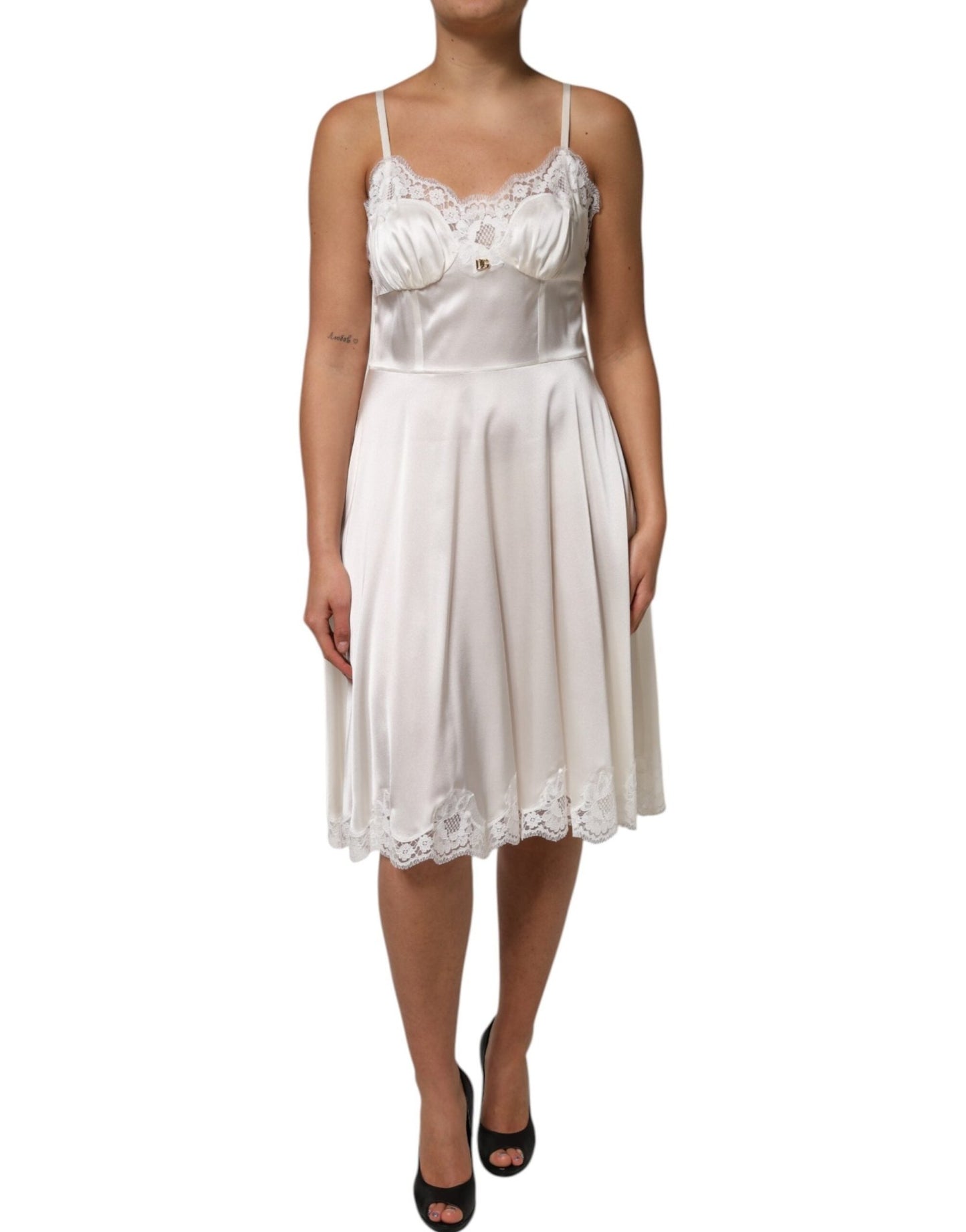 Dolce & Gabbana White Lace DG Logo Silk Dress Sleepwear – IT46|XL par Dolce & Gabbana | Disponible sur Sandy Store ByNet