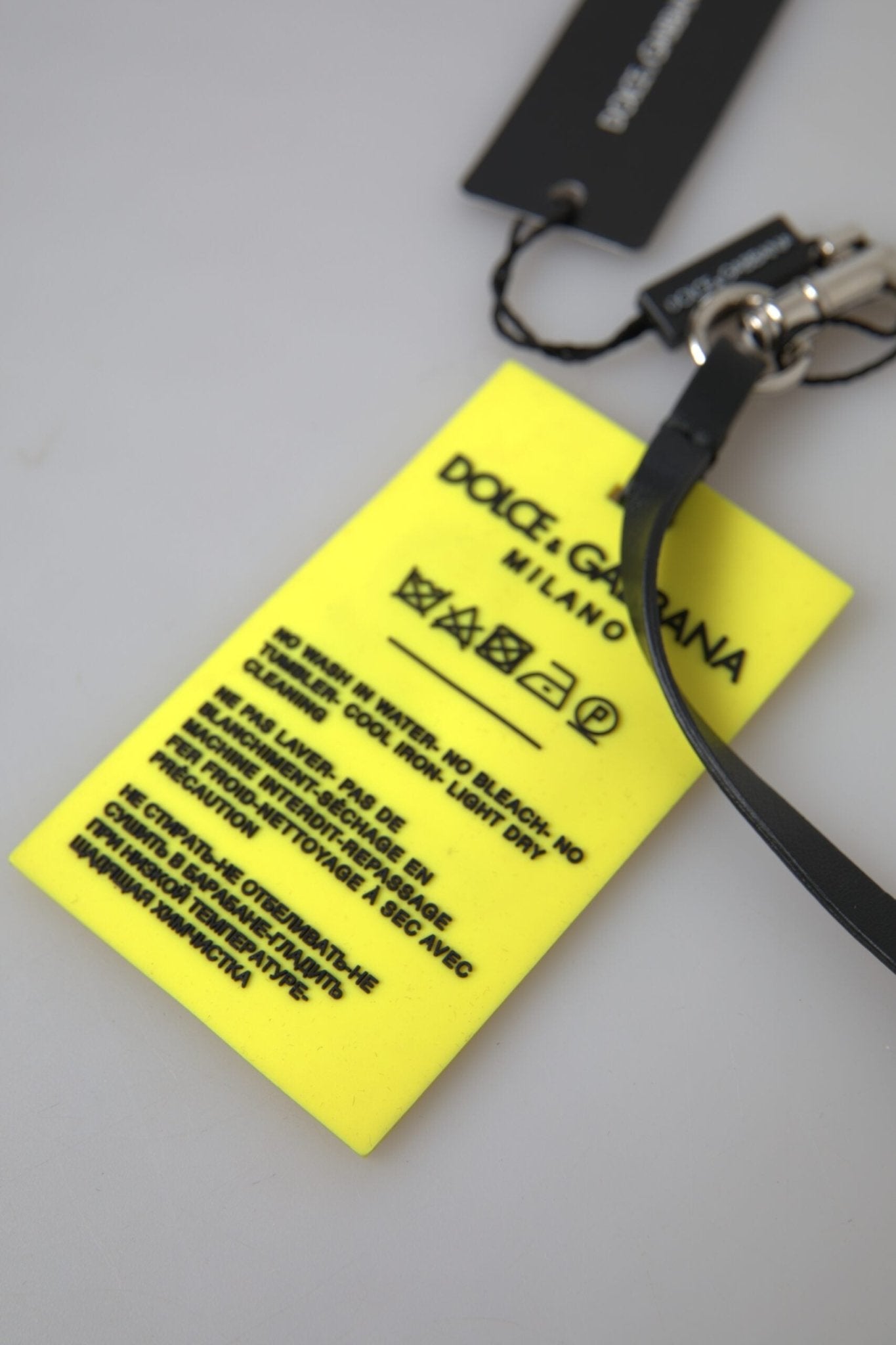 Dolce & Gabbana Yellow Silicone DG Logo Gold Brass Keyring Keychain – par Dolce & Gabbana | Disponible sur Sandy Store ByNet