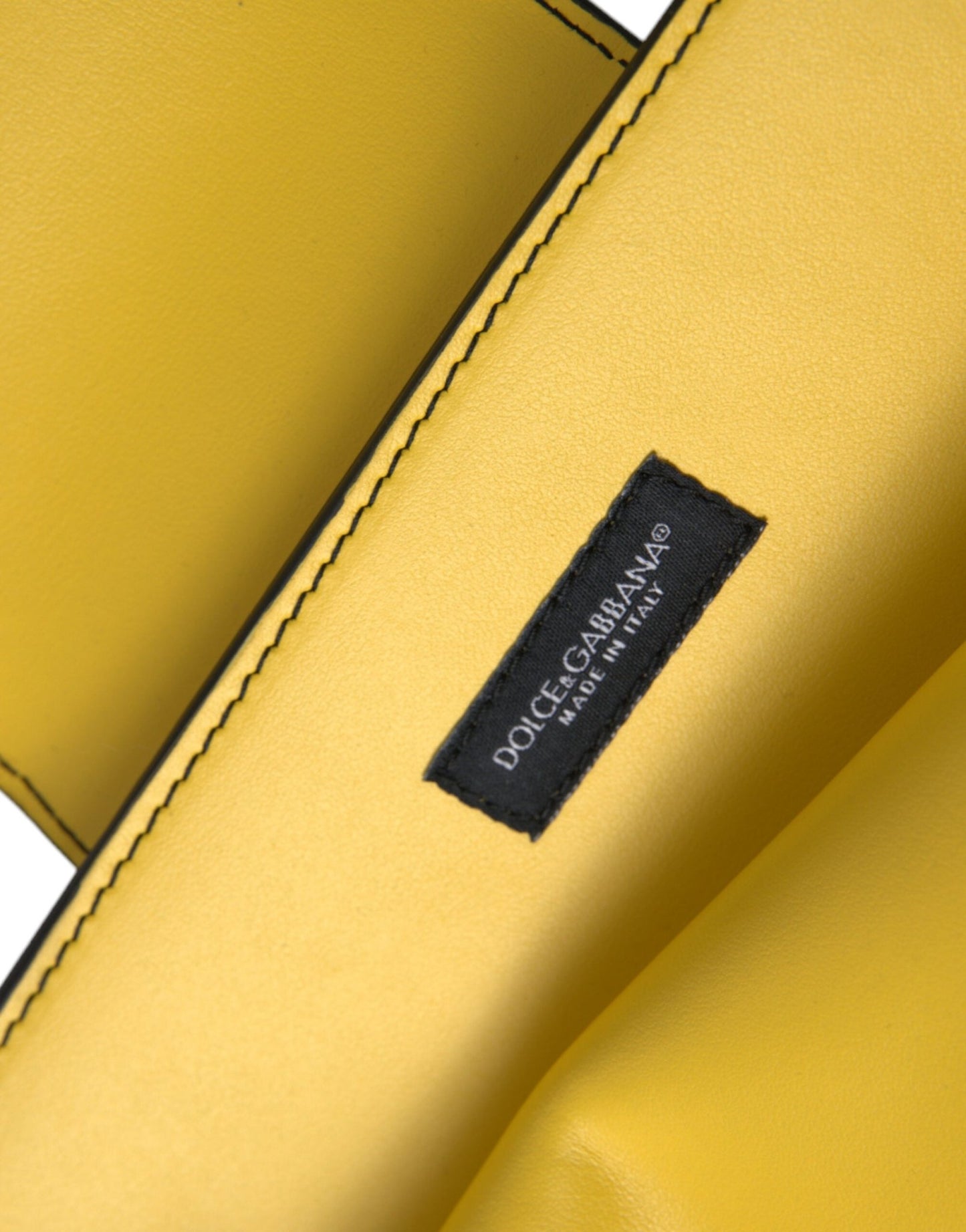 Dolce & Gabbana Yellow Smooth Leather DG Logo Clutch Crossbody Case Bag – par Dolce & Gabbana | Disponible sur Sandy Store ByNet