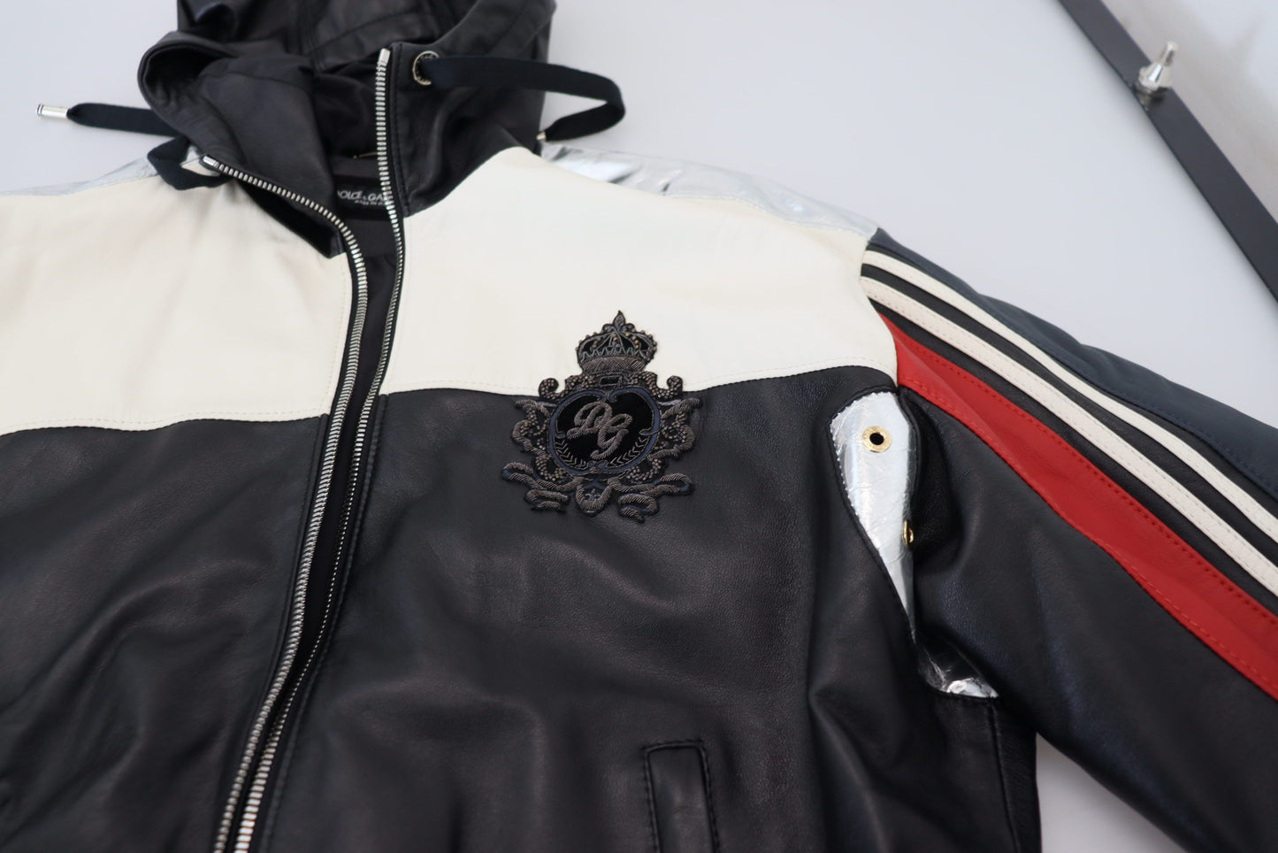 Dolce &amp; Gabbana Chaqueta bomber con capucha de cuero negra Elite