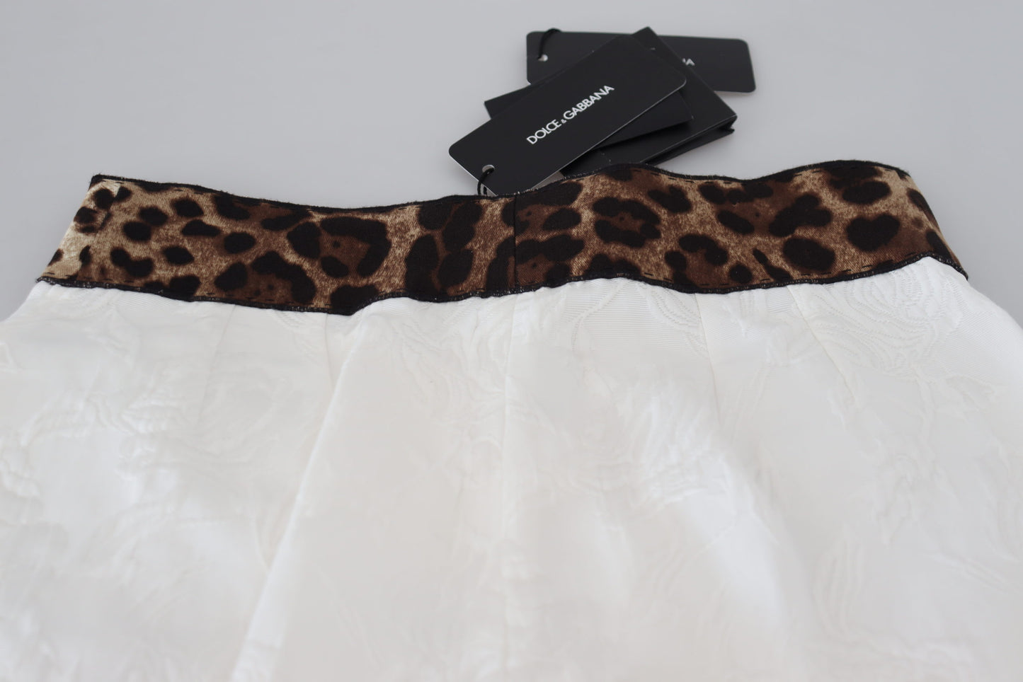 Dolce &amp; Gabbana Elegant Leopard Print Pants for Sophisticated Style