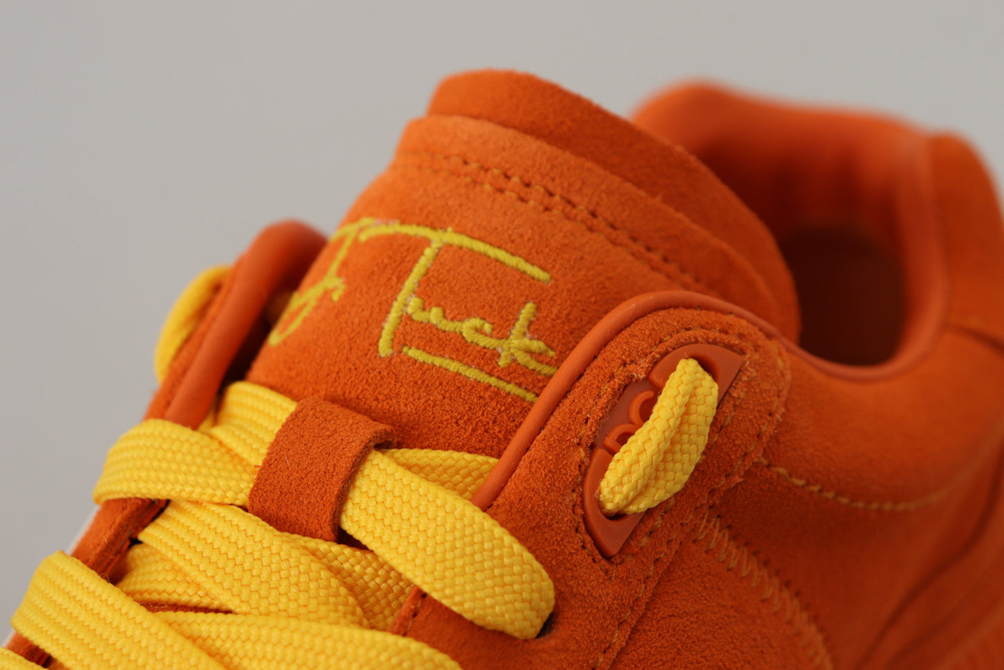 Dolce &amp; Gabbana Zapatillas elegantes con cordones de ante naranja