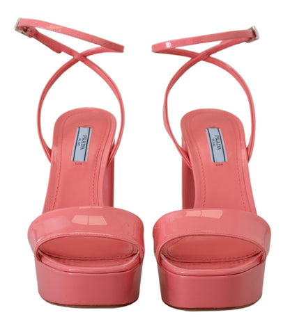 Sandales à plateforme en cuir verni rose chic Prada