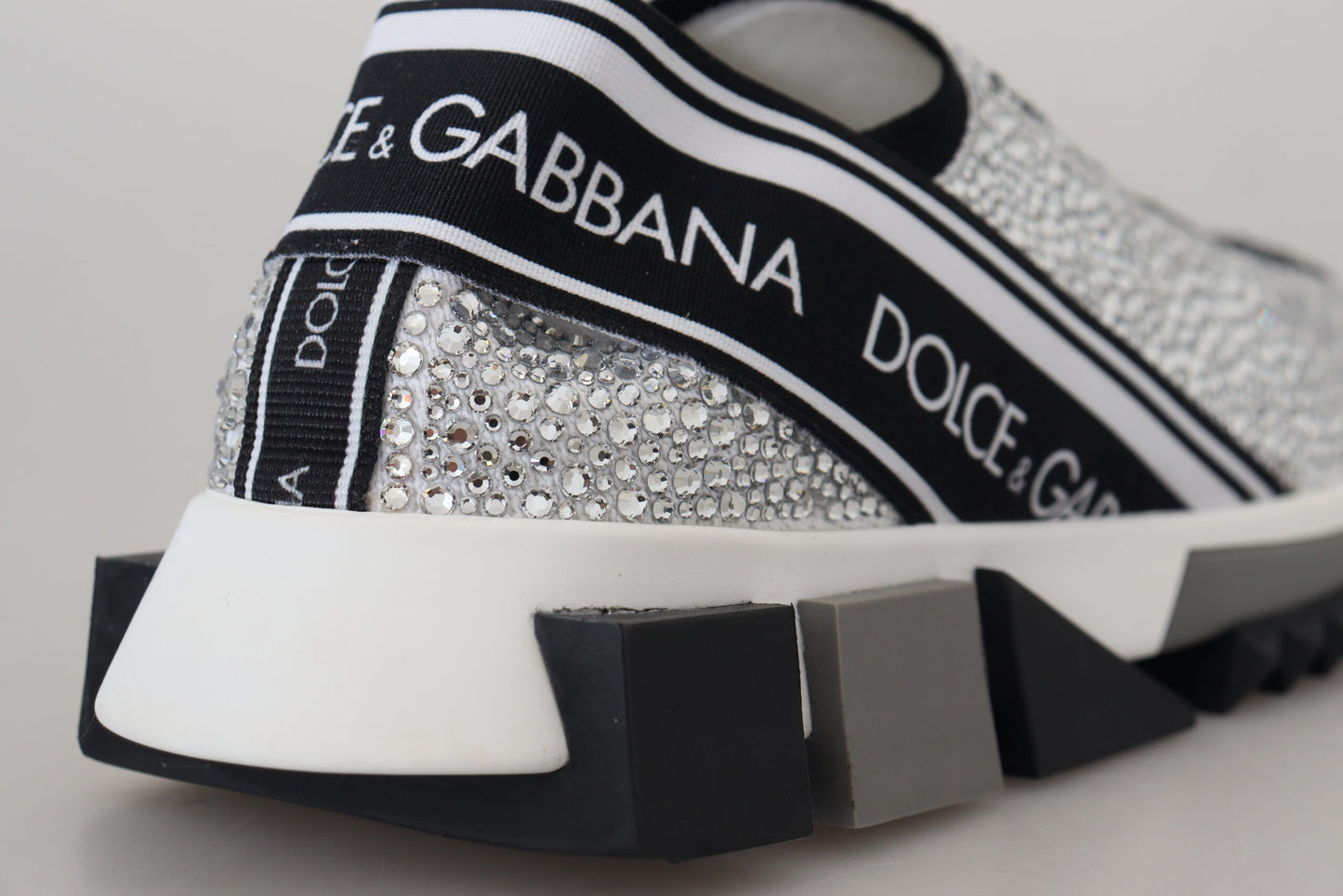 Dolce & Gabbana Sparkling Silver Rhinestone Sneakers – EU37.5/US7 par Dolce & Gabbana | Disponible sur Sandy Store ByNet