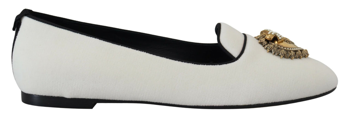 Dolce &amp; Gabbana Elegantes mocasines de terciopelo blanco con detalle de corazón dorado