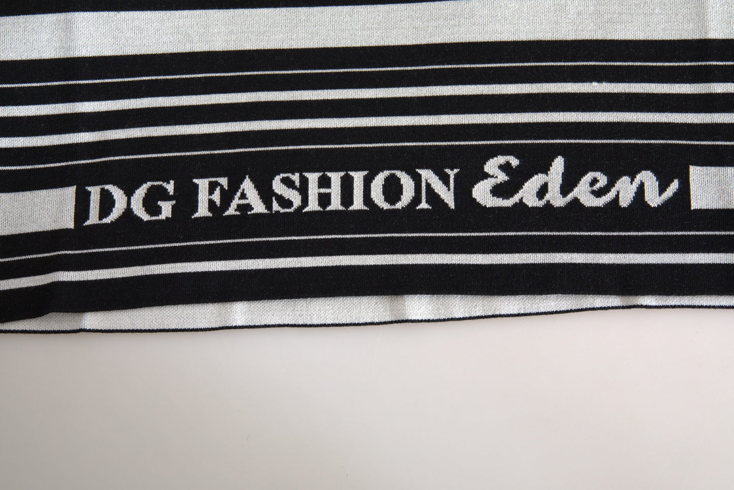 Dolce &amp; Gabbana Elegante camiseta blanca con cuello redondo de algodón