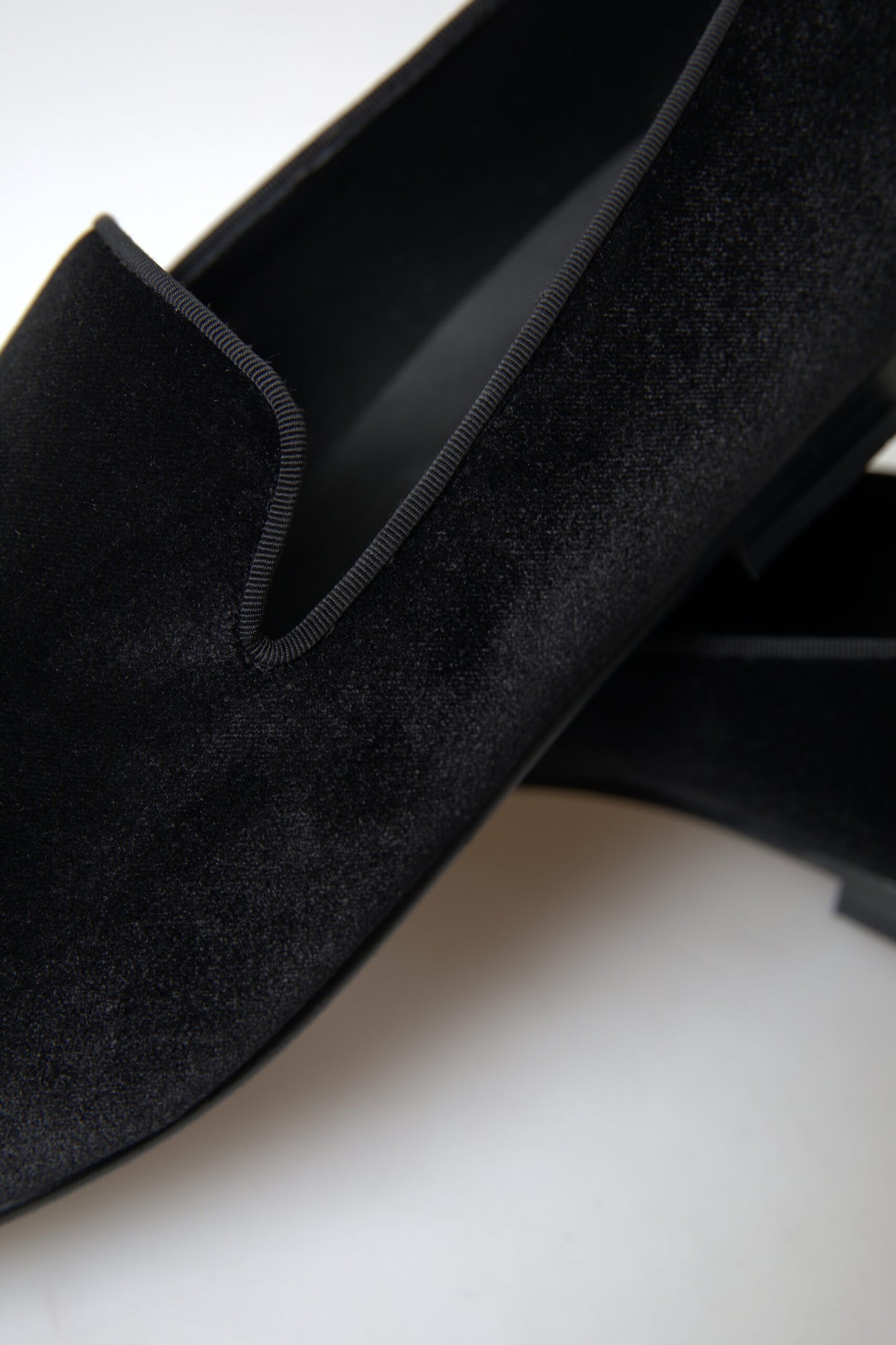 Dolce &amp; Gabbana Elegantes Mocasines Negros de Terciopelo para Hombre