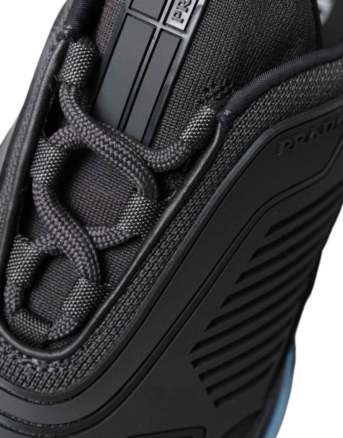 Baskets élégantes en maille noire Prada pour homme
