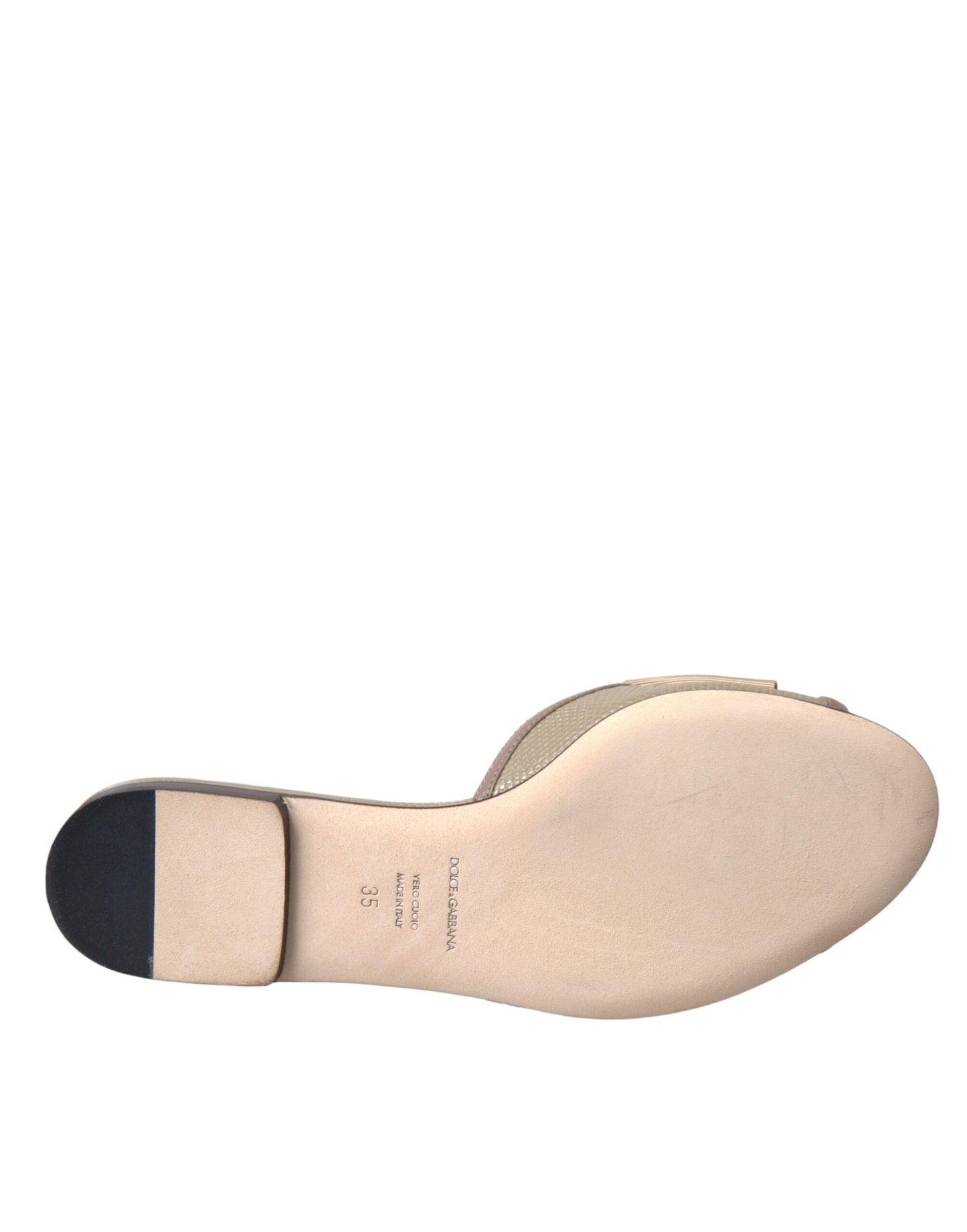 Dolce &amp; Gabbana Sandalias planas con perlas y logo en beige Zapatos tipo chanclas