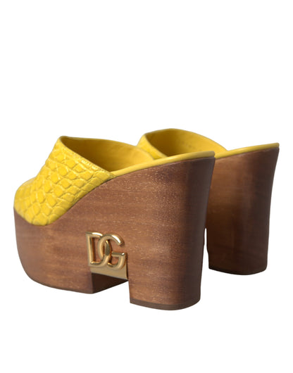 Dolce &amp; Gabbana Zapatos tipo mule con cuña de cuero amarillo