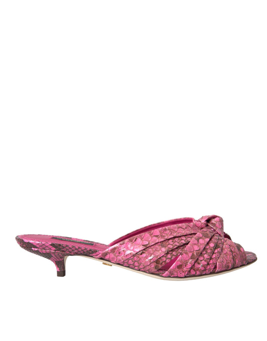Dolce &amp; Gabbana Zapatos tipo chanclas con tacón tipo gatito de cuero exótico rosa