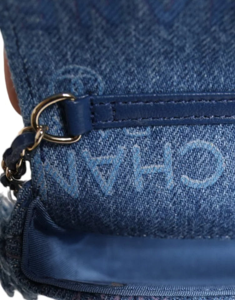 Chanel Denim Mood Flap Micro Logo Printed Fringed Shoulder Bag – par Chanel | Disponible sur Sandy Store ByNet