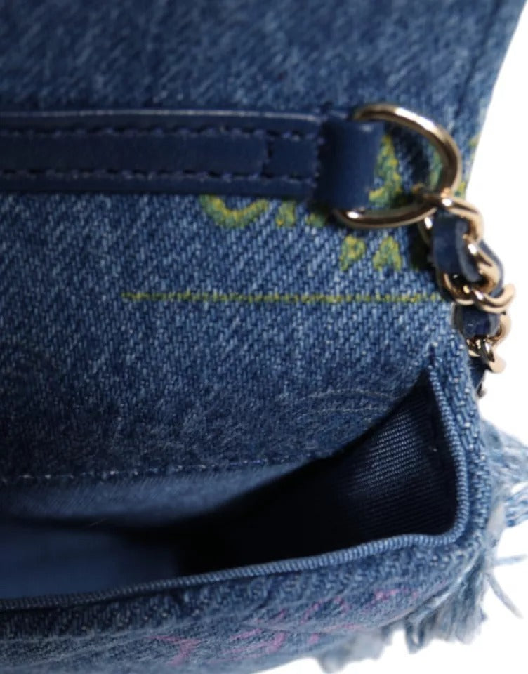 Chanel Denim Mood Flap Micro Logo Printed Fringed Shoulder Bag – par Chanel | Disponible sur Sandy Store ByNet