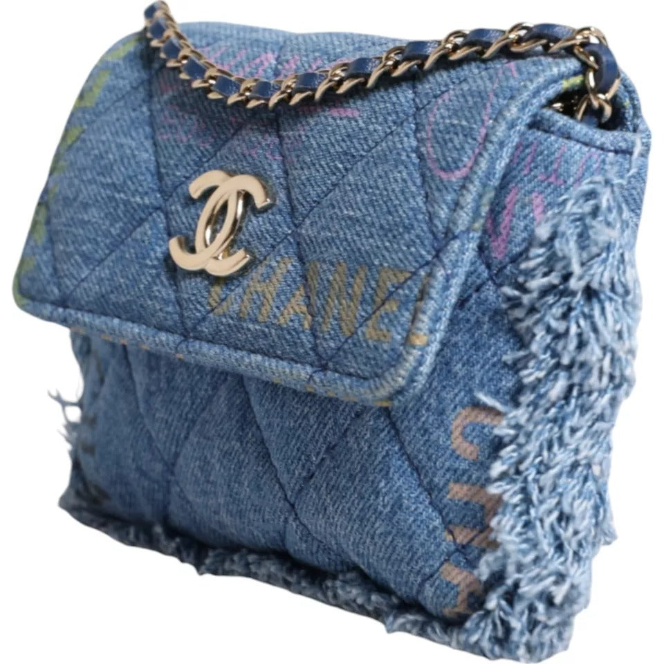 Chanel Denim Mood Flap Micro Logo Printed Fringed Shoulder Bag – par Chanel | Disponible sur Sandy Store ByNet