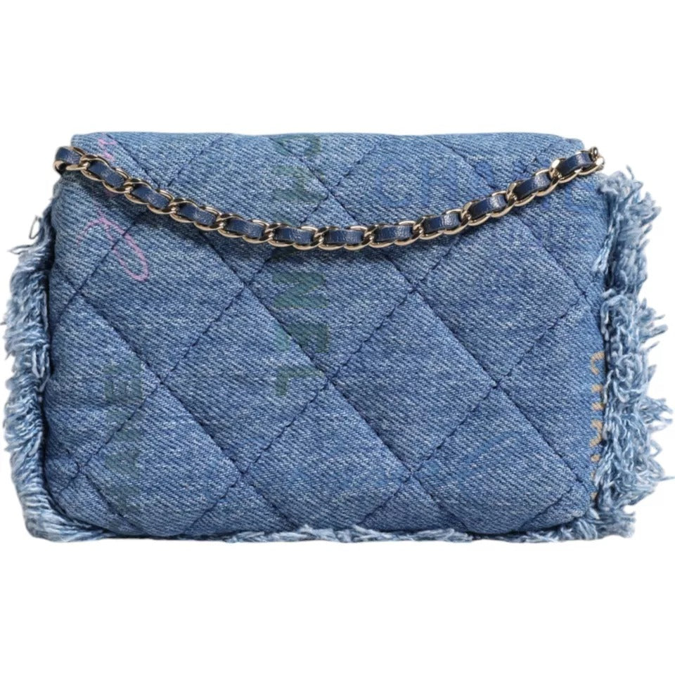 Chanel Denim Mood Flap Micro Logo Printed Fringed Shoulder Bag – par Chanel | Disponible sur Sandy Store ByNet