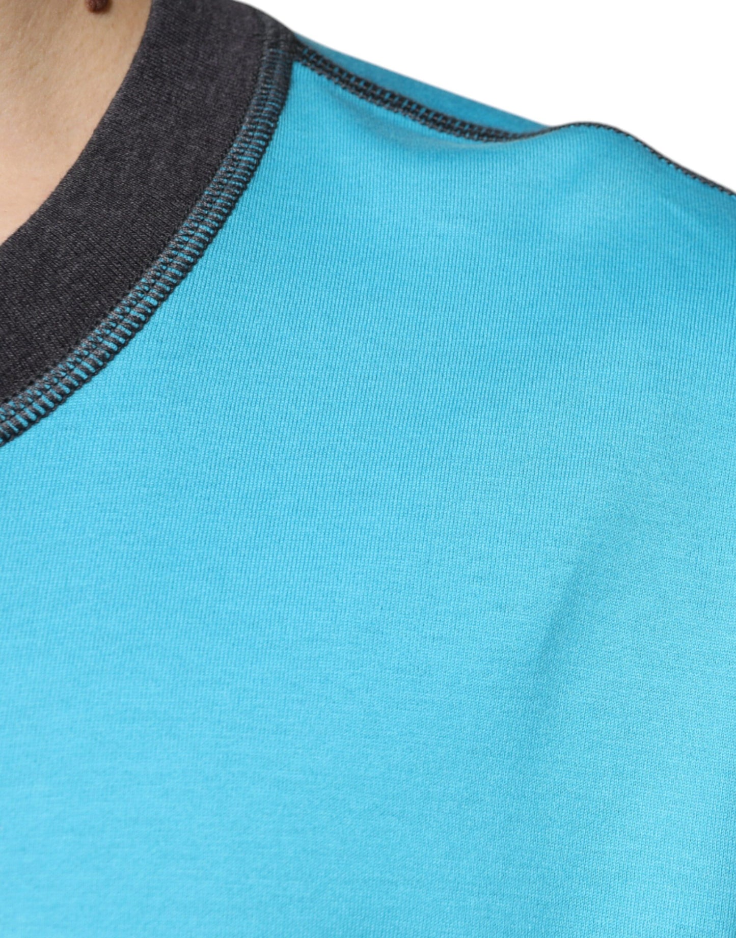 Camiseta de manga corta con cuello redondo y logotipo azul de Dolce &amp; Gabbana
