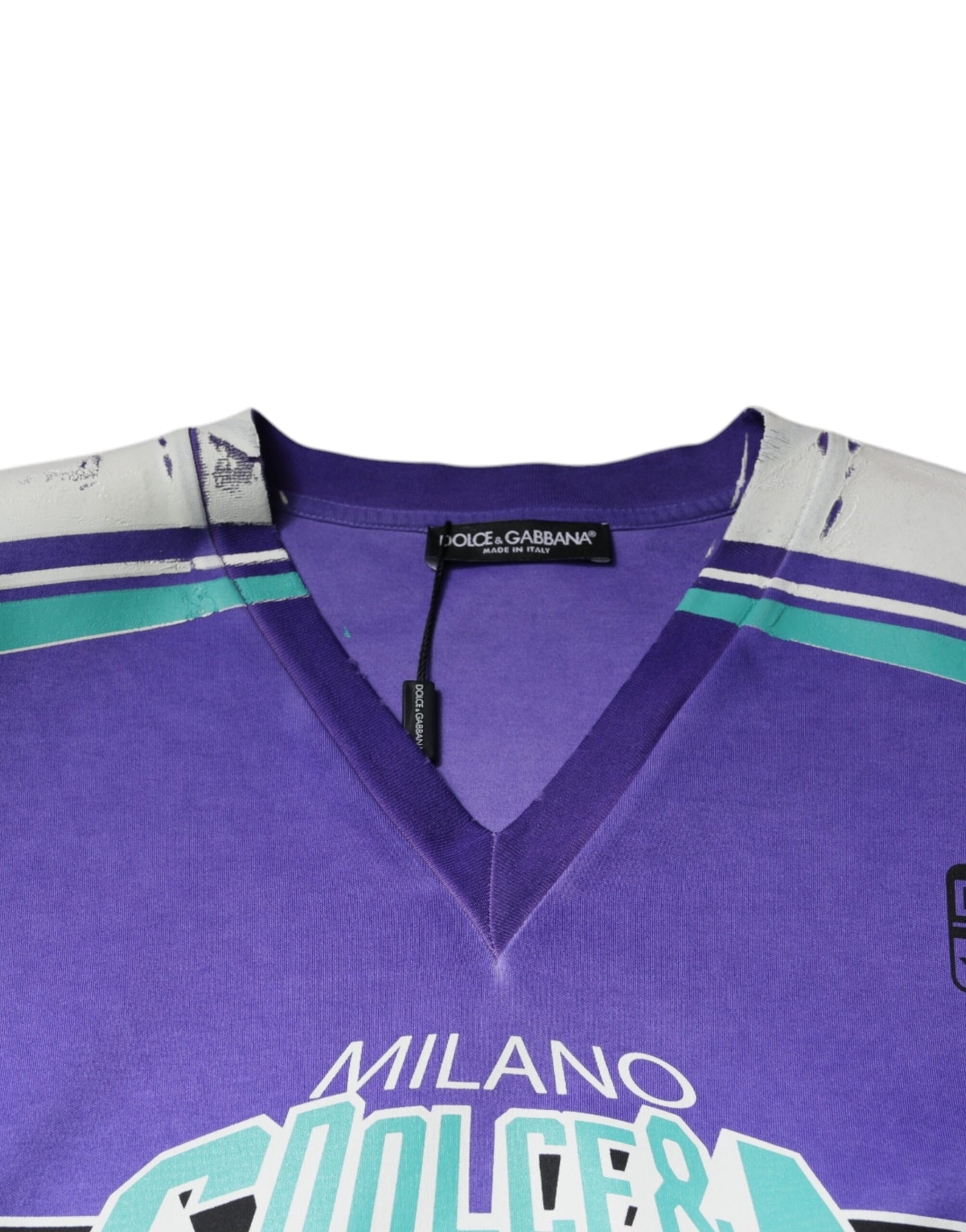 Camiseta de algodón con cuello en V y logo morado de Dolce &amp; Gabbana